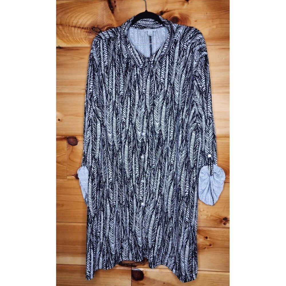 Catherine's Plus Size 4X Black And White Feather Leaf Button Up Roll Sleeve